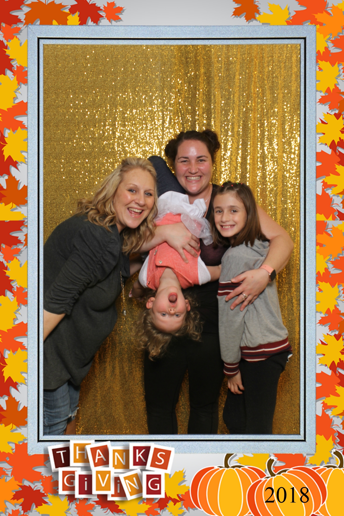 Thanksgiving 2018 | View more photos from the event at gallery.niknoxphotobox.com/u/NiKnox-Photo-Box/Thanksgiving-2018